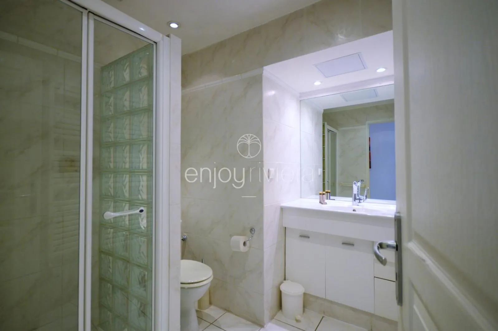 Palais Miramar - Suite White Jardin - 20M Plage Cannes Apartment